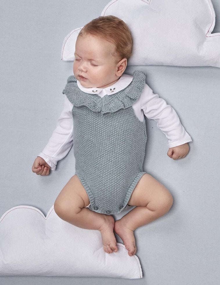 Macacão curto de lã azul com babados