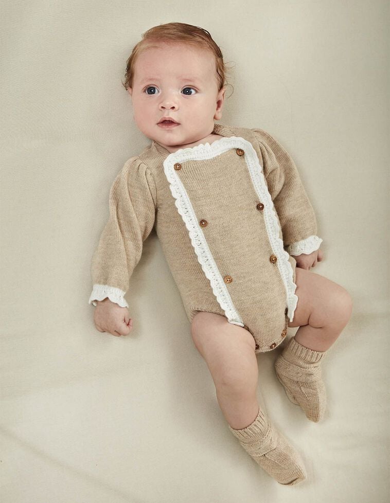 Macacão curto de malha com lã castanha clara