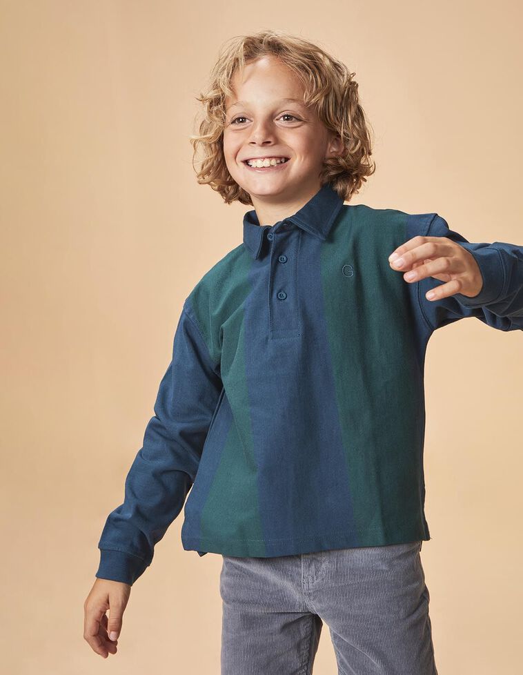 Polo com riscas verticais azuis