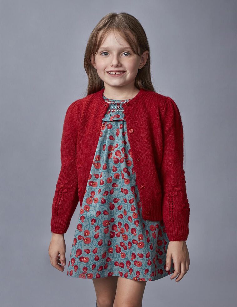 Casaco com mangas bufantes e bordado vermelho