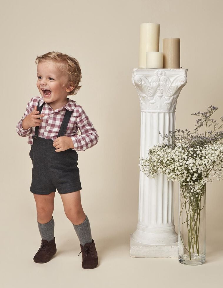 Calções com alças em flanela cinzenta