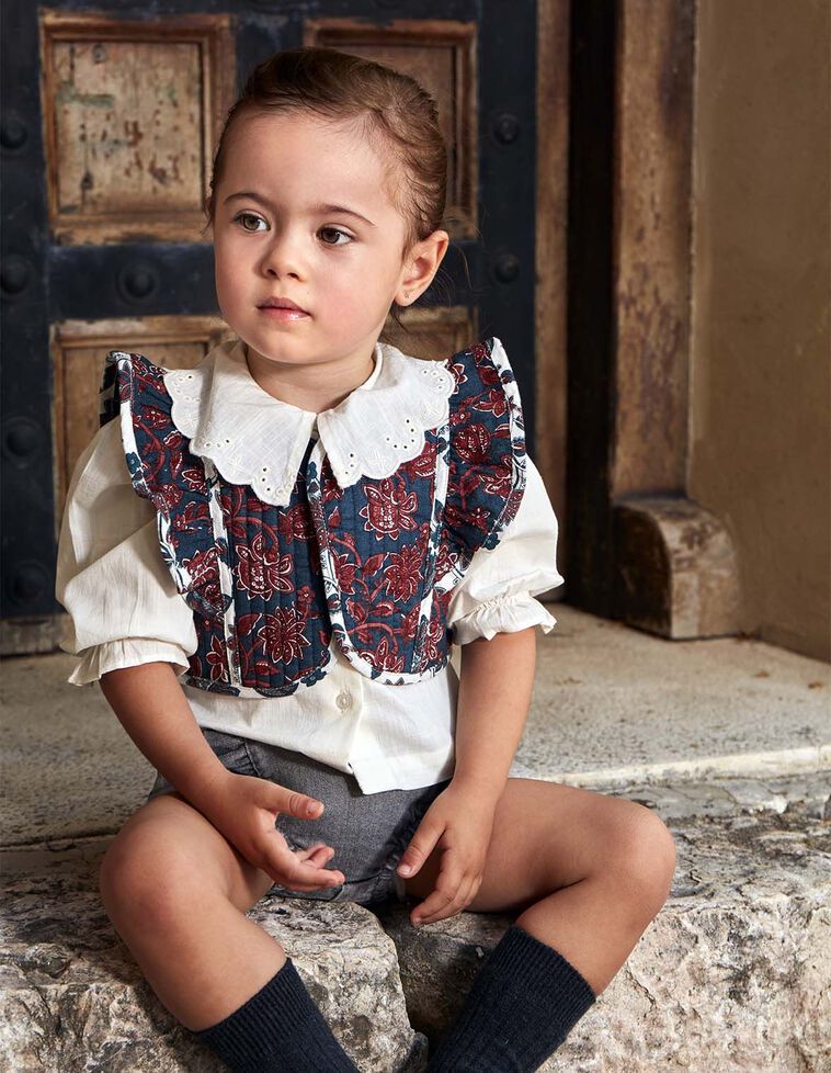 Colete acolchoado com folho verde-petróleo