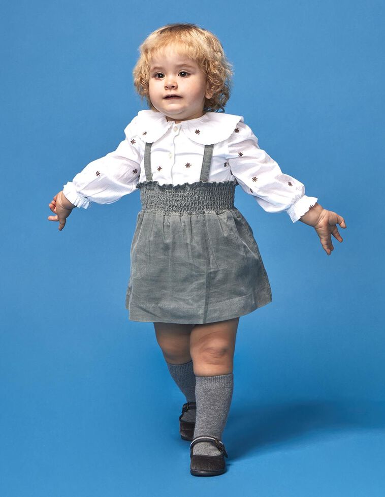 Blusa com flores brancas