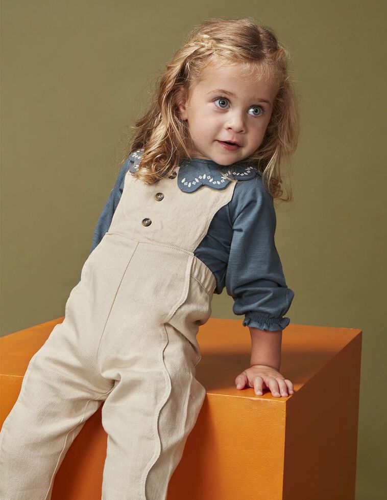 Macacão com costuras onduladas pedra