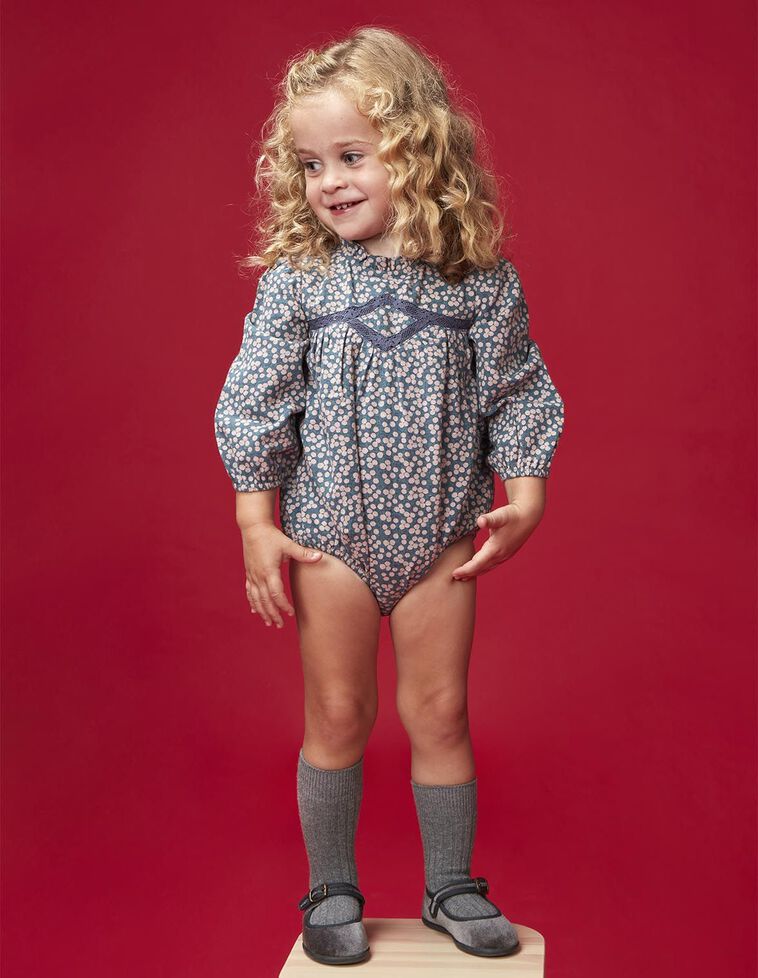 Macacão flores azul